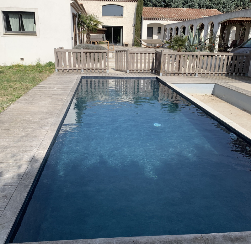 Membrane armée vs piscine classique : Quels avantages pour votre bassin avec Acryl Piscine ?